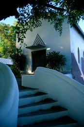 Archipel-des-Comores;-Architecture;-Détail;-Escalier;-France;-Kaleidos;-Kaleidos-images;-La-parole-à-limage;-Laurent-Abad;-Lumière;-Mayotte;-Minimalisme;-Mur-blanc;-Océan-Indien;-Stories-Pictures